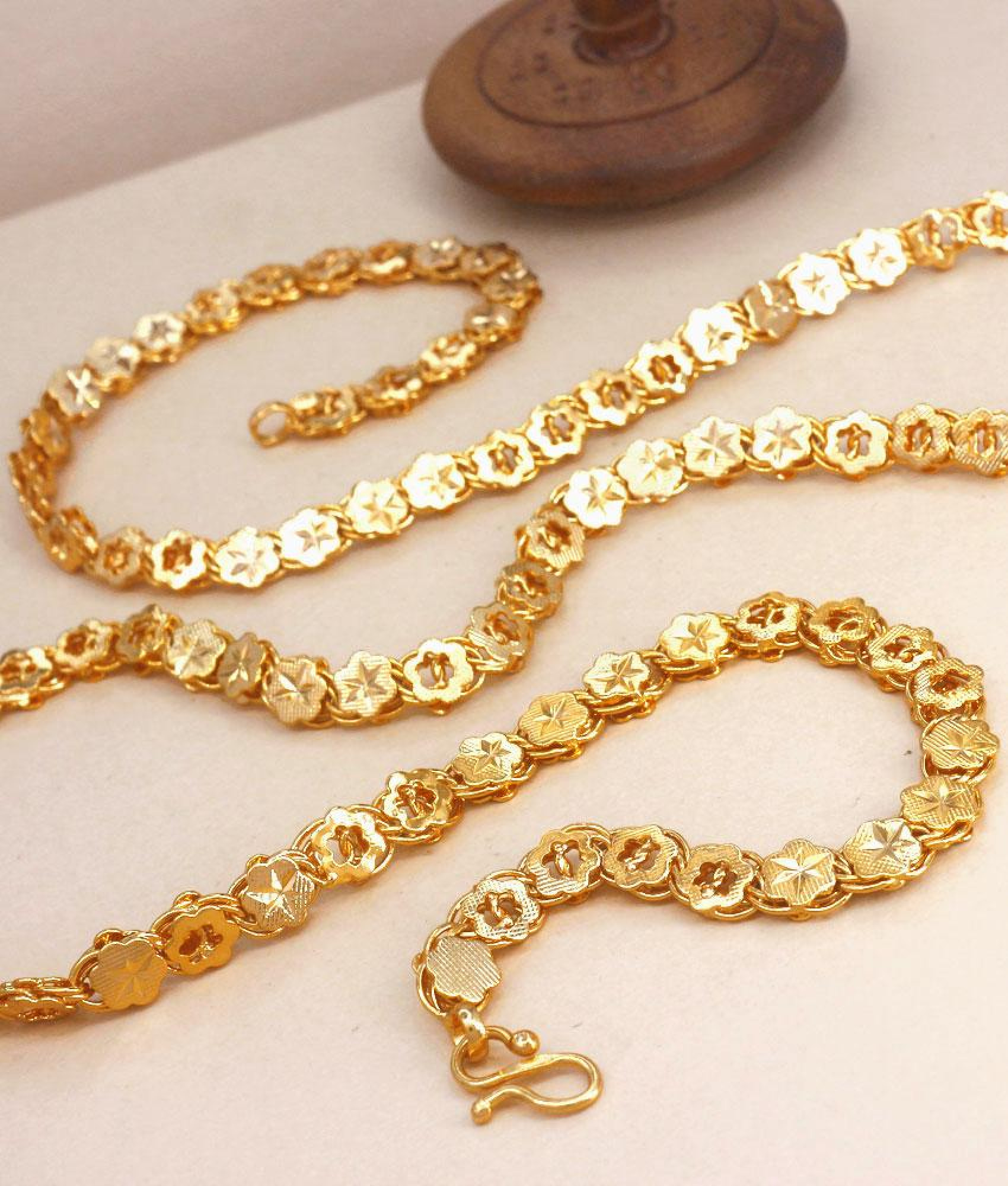 CHRT79 -LG 30 Inch Long Traditional Gold Plated Chain Floral Design ...