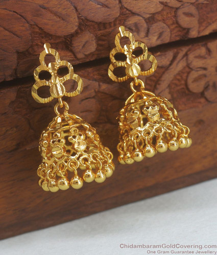 Leaf Pattern Gold Earring Studded With Small Diamonds at Best Price in  Jaipur  Valentine Jewellery India Pvt Ltd