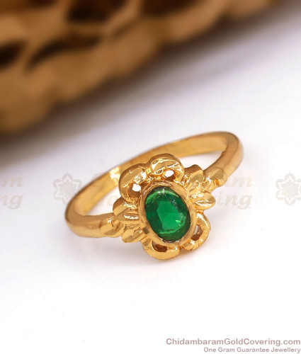 Bezel Set Emerald Ring in Yellow Gold | Modern Gem Jewelry | Saratti