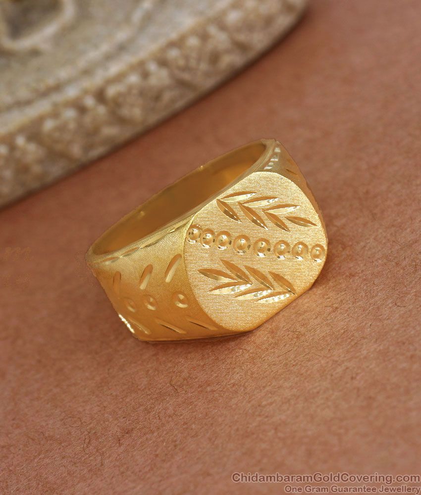 Superior Royal Looking Forming Gold Finger Ring Designs for Men FR1390