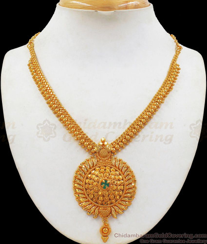 Gold middle hot sale chain designs