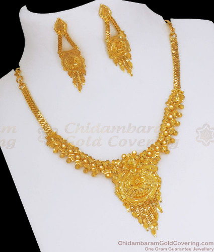 Gold necklace with hot sale earrings design