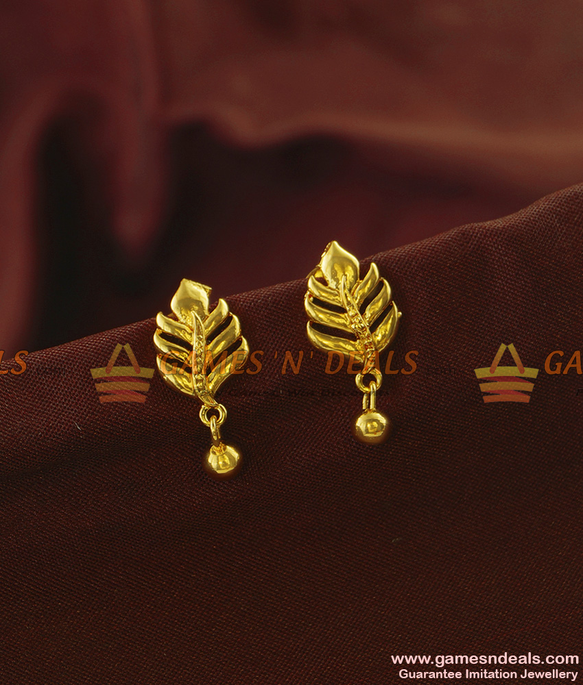 Matte gold leaves earrings