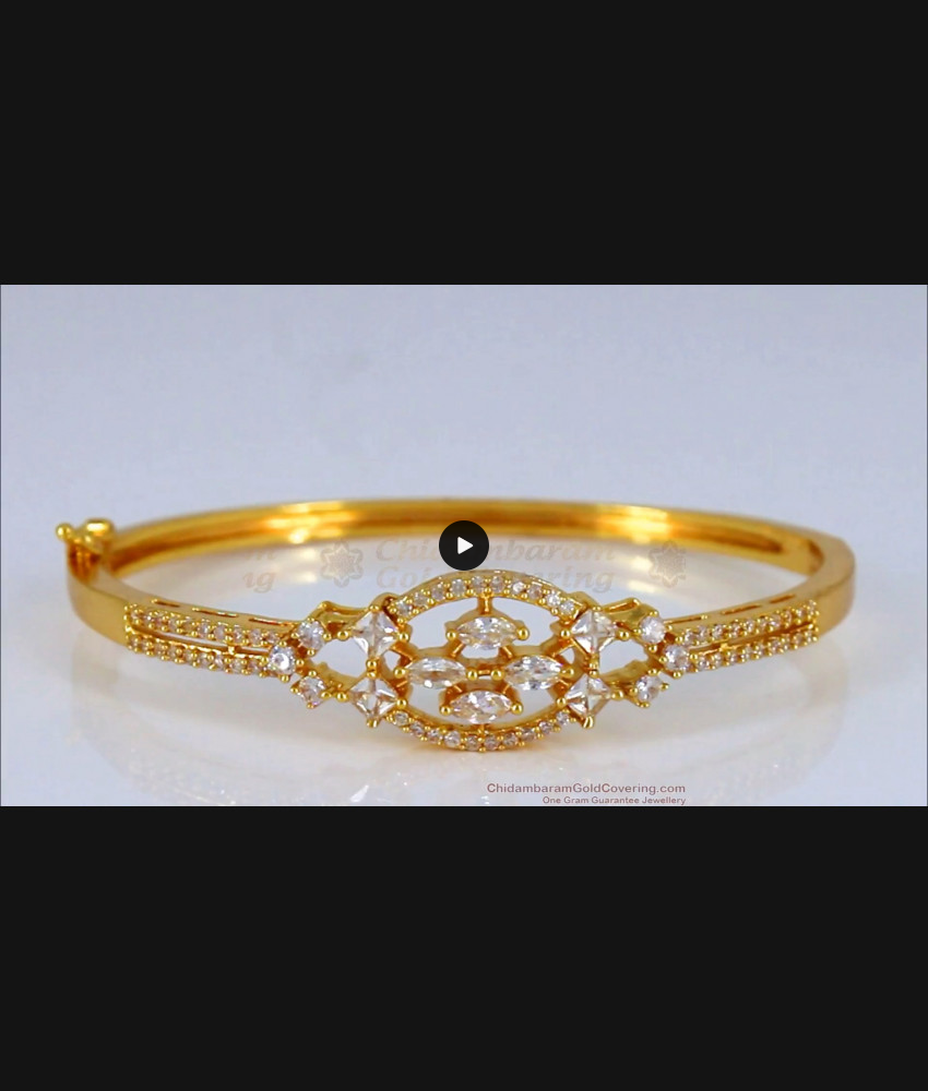 916 Gold Glittering Bella Heart Bracelet, Women's Fashion, Jewelry &  Organisers, Bracelets on Carousell